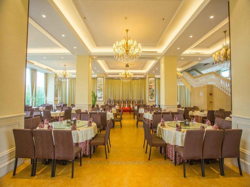 Vienna International Hotel Luogang Wanda Plaza Guangzhou Exterior photo